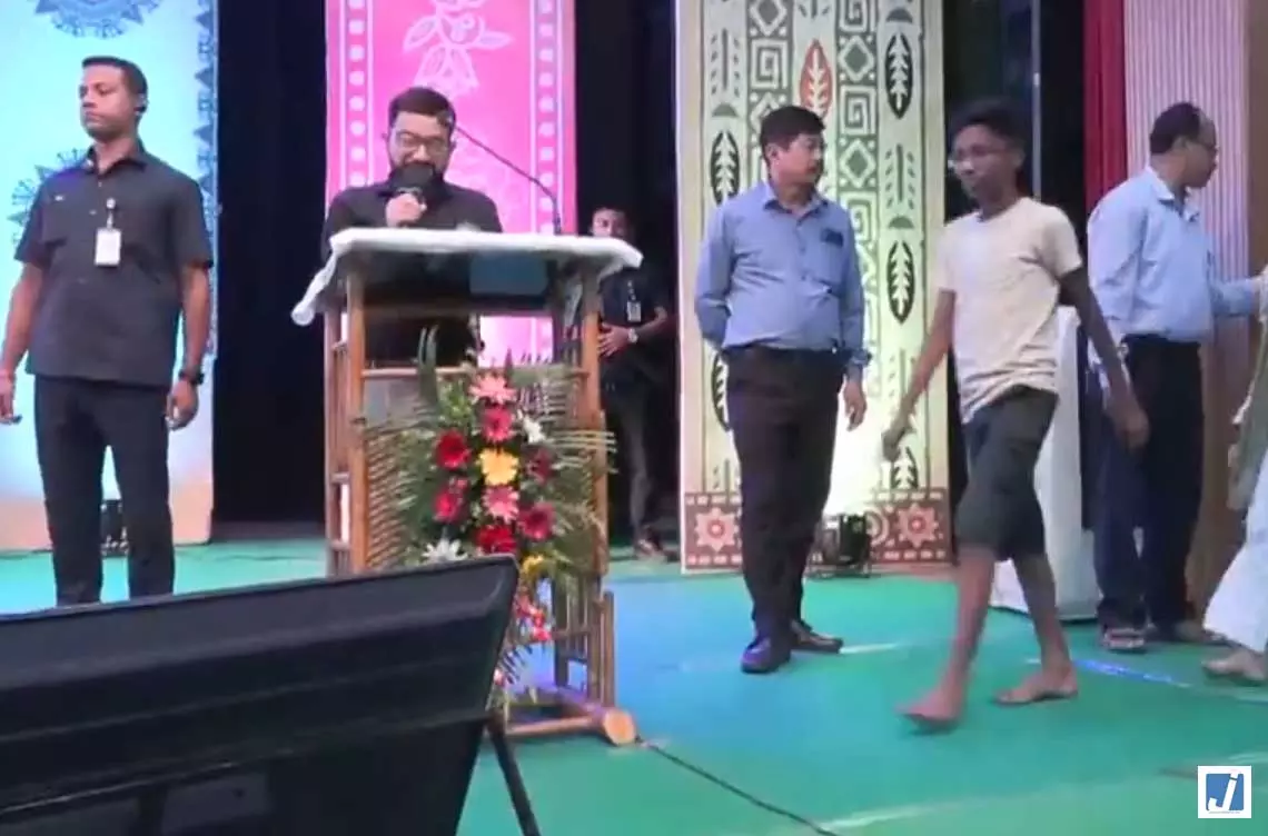 सीएम माणिक साहा ने राज्य स्तरीय नाटक प्रतियोगिता के विजेताओं को किया सम्मानित सीएम माणिक साहा ने राज्य स्तरीय नाटक प्रतियोगिता के विजेताओं को किया सम्मानित