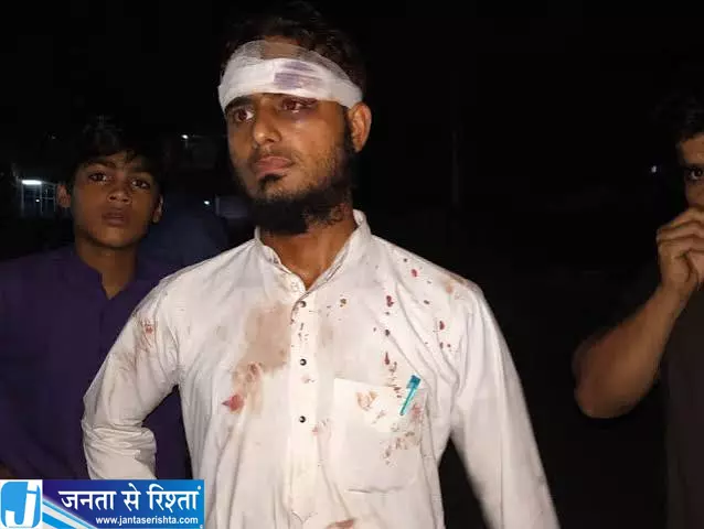 सफर के दौरान दारुल उलूम छात्र से बदसलूकी मामले ने पकड़ा तूल सफर के दौरान दारुल उलूम छात्र से बदसलूकी मामले ने पकड़ा तूल