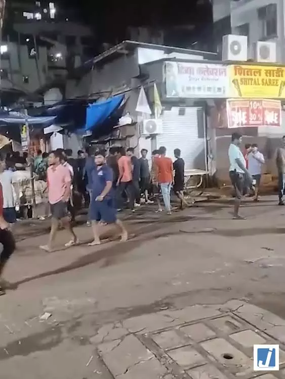 बड़ा हादसा: 22 फीट ऊंची गणपति प्रतिमा गिरी, 2 की मौत-5 घायल बड़ा हादसा: 22 फीट ऊंची गणपति प्रतिमा गिरी, 2 की मौत-5 घायल