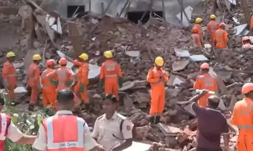 Delhi ऊंचाई से गिरने के बाद मजदूर की मौत