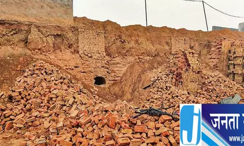 Gurugram में दीवार गिरने से 7 घायल