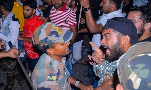 रांची में जेपीएससी-जेएसएससी रिफॉर्म मंच के विरोध मार्च पर कार्रवाई रांची में जेपीएससी-जेएसएससी रिफॉर्म मंच के विरोध मार्च पर कार्रवाई