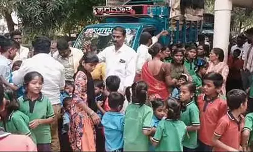 सरकारी स्कूल के नाश्ते में नमक में मिली छिपकली, 100 से ज्यादा बच्चे अस्पताल में भर्ती सरकारी स्कूल के नाश्ते में नमक में मिली छिपकली, 100 से ज्यादा बच्चे अस्पताल में भर्ती