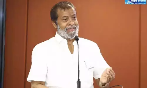स्वास्थ्य मंत्री: मरीज़ों को सिर्फ़ इमरजेंसी में ही बड़े अस्पतालों में रेफर करें