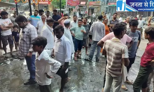 पौली चौराहे पर शार्ट सर्किट से दो दुकानों में भीषण आग, लाखों का सामान राख