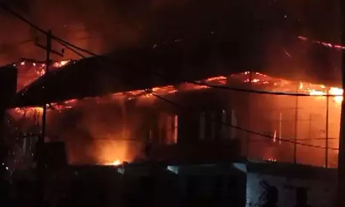 हैदराबाद के प्लास्टिक गोदाम में भीषण आग, छह दमकल गाड़ियां मौके पर