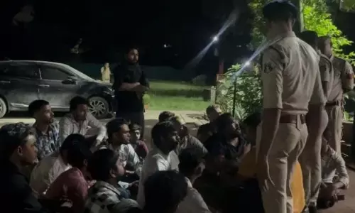 सोशल मीडिया पर गौ माता को लेकर किए गए कमेंट के बाद भारी विवाद सोशल मीडिया पर गौ माता को लेकर किए गए कमेंट के बाद भारी विवाद