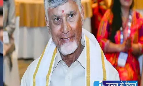 नर्सिंग कॉलेज विवाद: CM नायडू ने दिए सख्त कार्रवाई के निर्देश नर्सिंग कॉलेज विवाद: CM नायडू ने दिए सख्त कार्रवाई के निर्देश