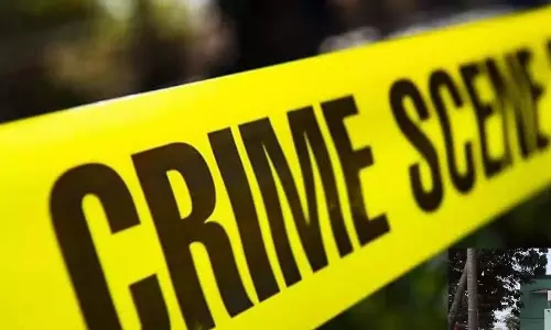 तमिलनाडु एक्सप्रेस में सूटकेस के अंदर महिला का सिर कटा शव मिला तमिलनाडु एक्सप्रेस में सूटकेस के अंदर महिला का सिर कटा शव मिला