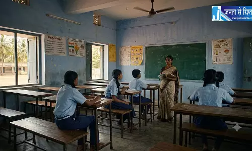 सरकारी स्कूलों में घटा दाखिला, जगन ने उठाए सवाल