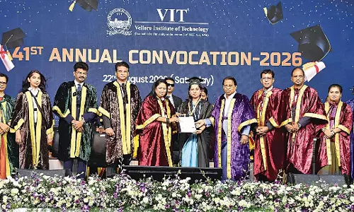 दिल्ली की मुख्यमंत्री रेखा गुप्ता ने VIT ग्रेजुएट्स से AI क्रिएटर बनने का आग्रह किया दिल्ली की मुख्यमंत्री रेखा गुप्ता ने VIT ग्रेजुएट्स से AI क्रिएटर बनने का आग्रह किया