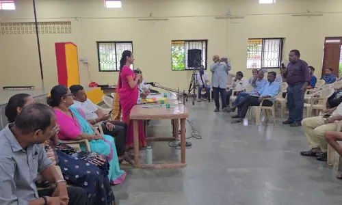 कोरेगाव एक्शन: गड्ढों और अवैध प्रोजेक्ट्स पर भड़की ग्राम सभा, की मांग