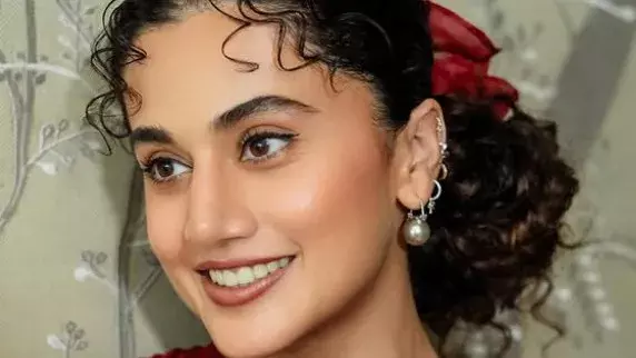 बॉलीवुड वॉर: कंगना के तंज के बाद तापसी पन्नू का रहस्यमयी रिएक्शन