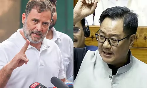 अरुणाचल नदी में रिजिजू की तैराकी, राहुल पर मजाकिया तंज अरुणाचल नदी में रिजिजू की तैराकी, राहुल पर मजाकिया तंज