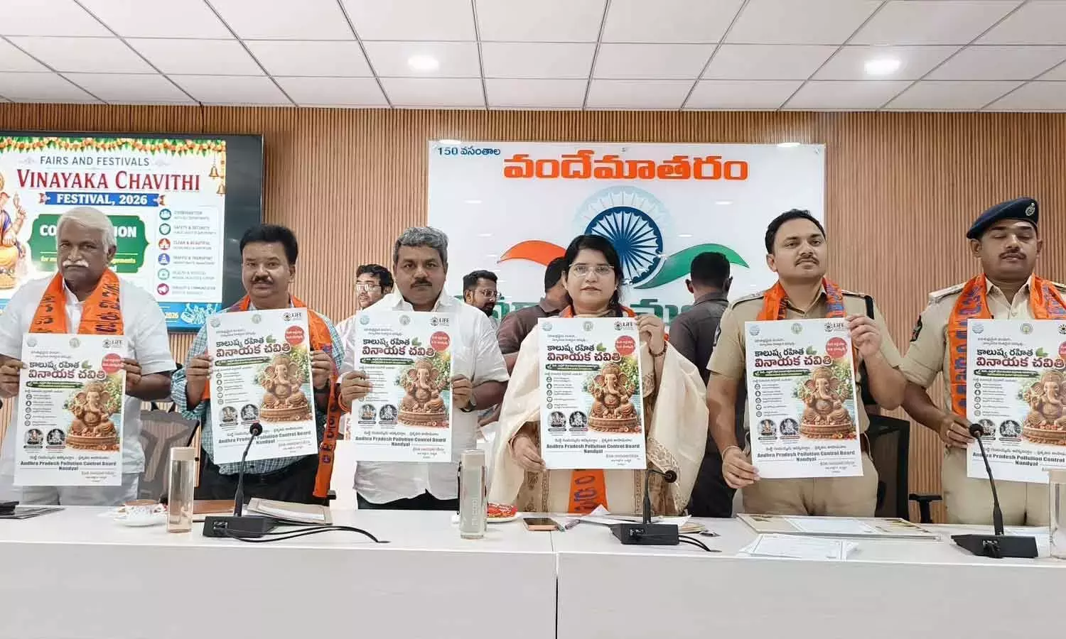 Andhra: नांदयाल डीसी ने पर्यावरण-अनुकूल विनायक चविथि का आह्वान किया Andhra: नांदयाल डीसी ने पर्यावरण-अनुकूल विनायक चविथि का आह्वान किया