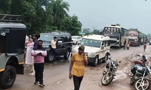 RTO कार्रवाई के विरोध में ट्रक ड्राइवरों का प्रदर्शन, NH-30 पर लगाया जाम RTO कार्रवाई के विरोध में ट्रक ड्राइवरों का प्रदर्शन, NH-30 पर लगाया जाम