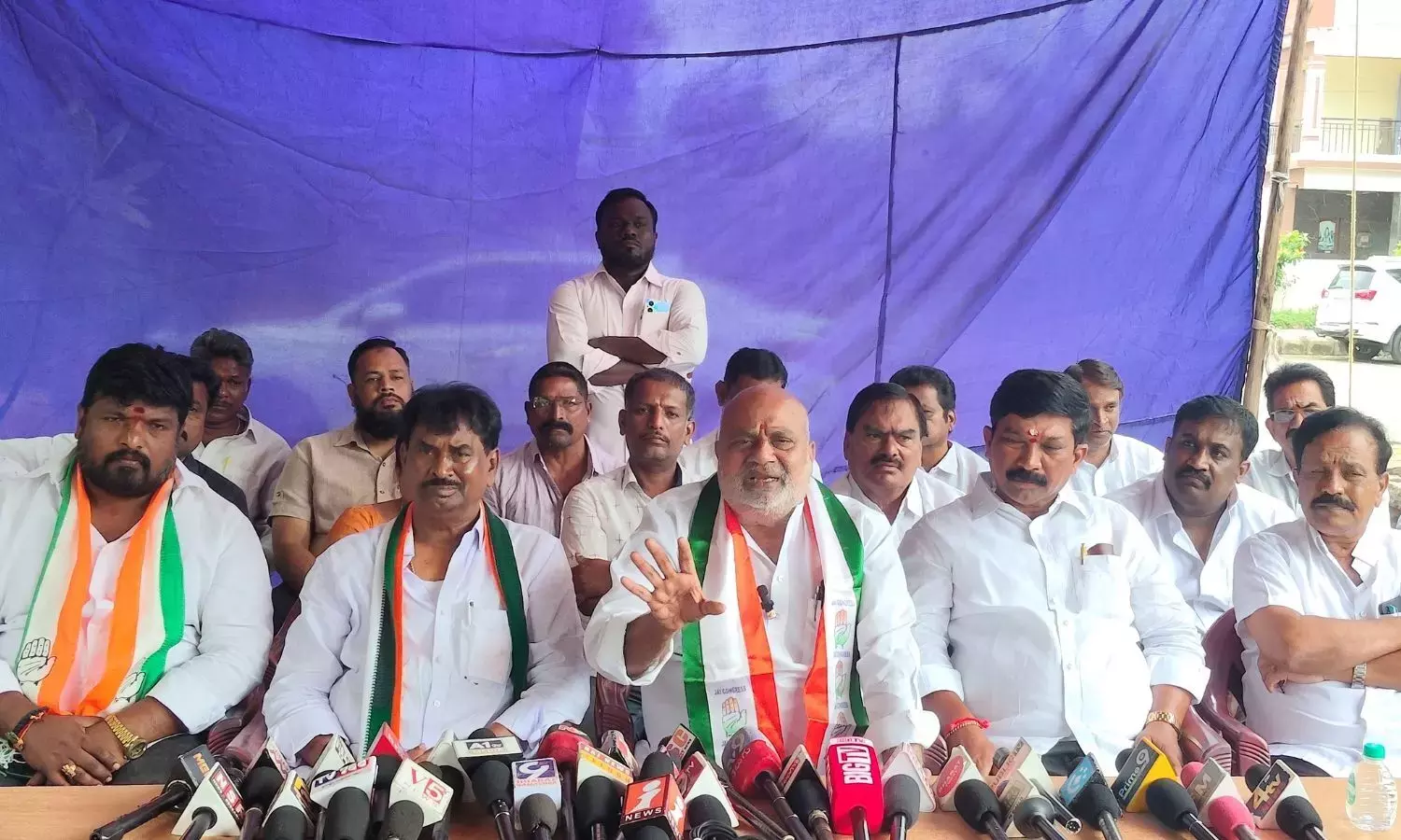 Telangana: कोंडा दंपत्ति को बिना शर्त माफ़ी मांगनी चाहिए, कांग्रेस नेताओं की मांग Telangana: कोंडा दंपत्ति को बिना शर्त माफ़ी मांगनी चाहिए, कांग्रेस नेताओं की मांग