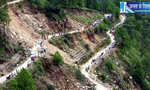 नरगोली-बेरीनाग सड़क की बदहाली पर फूटा ग्रामीणों का गुस्सा