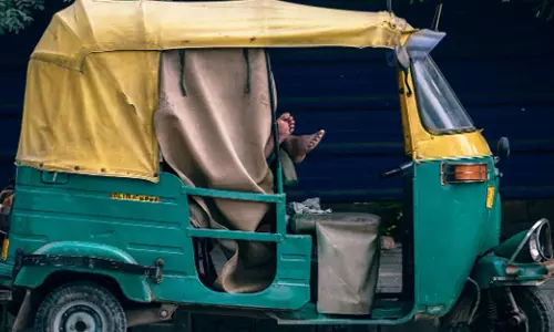 तेलंगाना ऑटो यूनियनों ने आधी रात से अनिश्चितकालीन हड़ताल का ऐलान किया तेलंगाना ऑटो यूनियनों ने आधी रात से अनिश्चितकालीन हड़ताल का ऐलान किया