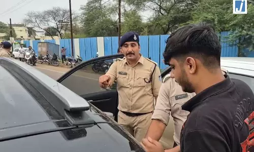 पुलिस का एक्शन, वाहन चेकिंग अभियान में 30 चालान काटे और ₹41 हजार का जुर्माना वसूला पुलिस का एक्शन, वाहन चेकिंग अभियान में 30 चालान काटे और ₹41 हजार का जुर्माना वसूला
