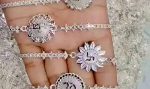 भाई के प्यार का अनमोल मैदान रक्षाबंधन पर देखें चांदी की 7 खूबसूरत राखियां
