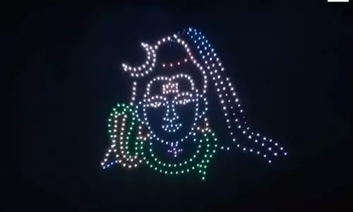 श्रावणी मेला का आकर्षण बना ड्रोन शो, सीएम सम्राट चौधरी ने ऑनलाइन देखा भव्य आयोजन श्रावणी मेला का आकर्षण बना ड्रोन शो, सीएम सम्राट चौधरी ने ऑनलाइन देखा भव्य आयोजन