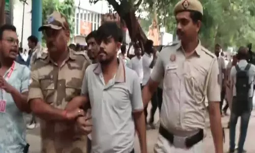 दिल्ली में UGC नियमों को लेकर बवाल, छात्रों के विरोध पर पुलिस ने की हिरासत