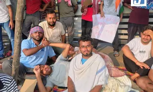 सेंट्रल यूनिवर्सिटी में मेस शुल्क बढ़ोतरी और खराब भोजन के विरोध में भूख हड़ताल, आंदोलन पर उतरे छात्र