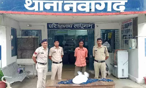 13 लीटर अवैध महुआ शराब के साथ आरोपी गिरफ्तार 13 लीटर अवैध महुआ शराब के साथ आरोपी गिरफ्तार