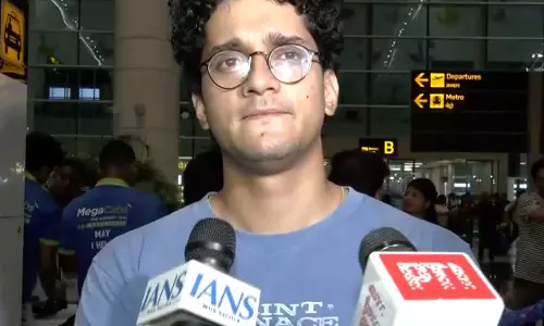 हक के लिए लड़े छात्रों पर मुकदमा गलत, कॉकरोच दीपके ने उठाई आवाज