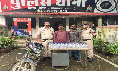 ऑपरेशन प्रहार में बिल्हा पुलिस की कार्रवाई, 2 शराब कोचिए गिरफ्तार