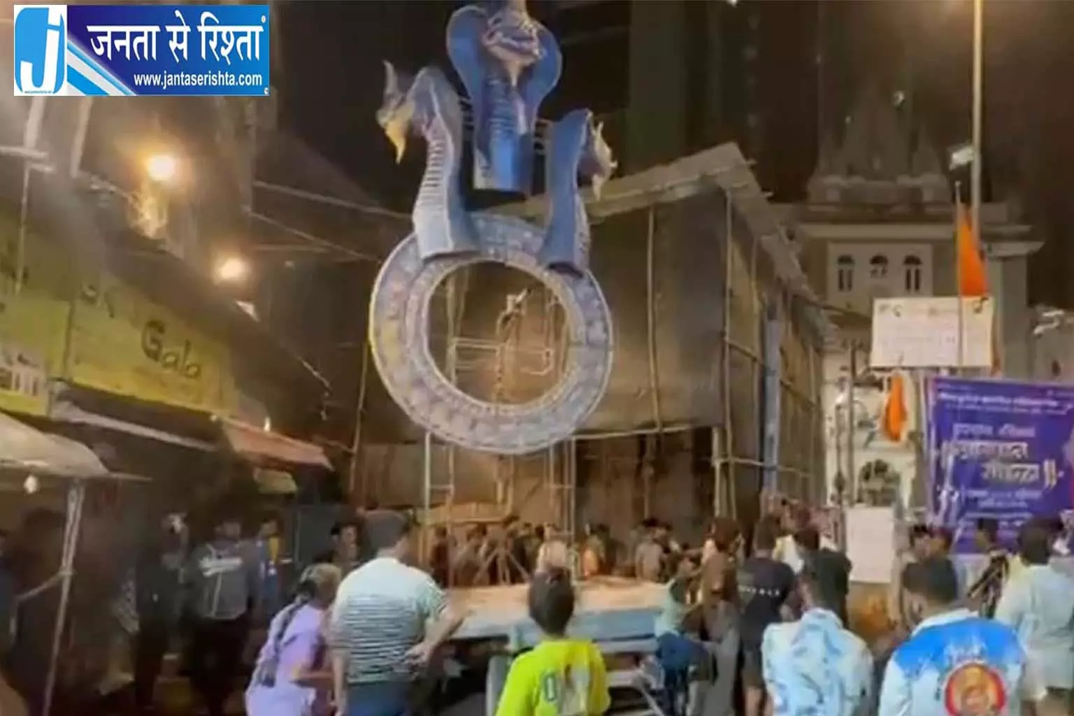 मुंबई में बड़ा हादसा, गणपति प्रतिमा गिरने से 2 की मौत मुंबई में बड़ा हादसा, गणपति प्रतिमा गिरने से 2 की मौत