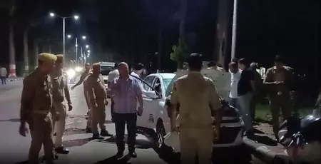यूनिवर्सिटी कैंपस में शराब के नशे में धुत युवक-युवती का हंगामा, छात्रों ने पुलिस को सौंपा यूनिवर्सिटी कैंपस में शराब के नशे में धुत युवक-युवती का हंगामा, छात्रों ने पुलिस को सौंपा