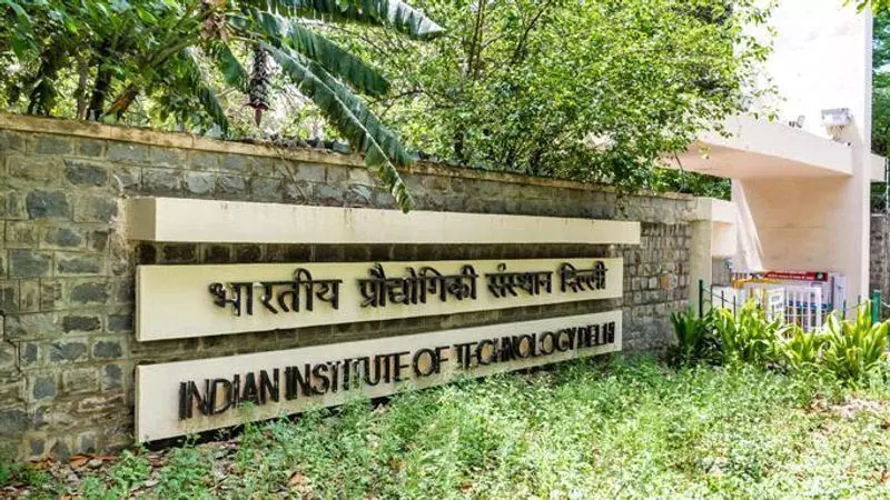 IIT Delhi के छात्र की छठी मंज़िल से कूदने के बाद मौत IIT Delhi के छात्र की छठी मंज़िल से कूदने के बाद मौत