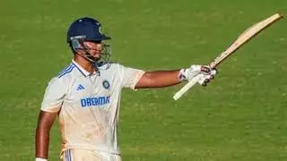 T20 के बाद रेड बॉल चैलेंज वैभव सूर्यवंशी के लिए दलीप ट्रॉफी बनेगी अग्निपरीक्षा T20 के बाद रेड बॉल चैलेंज वैभव सूर्यवंशी के लिए दलीप ट्रॉफी बनेगी अग्निपरीक्षा