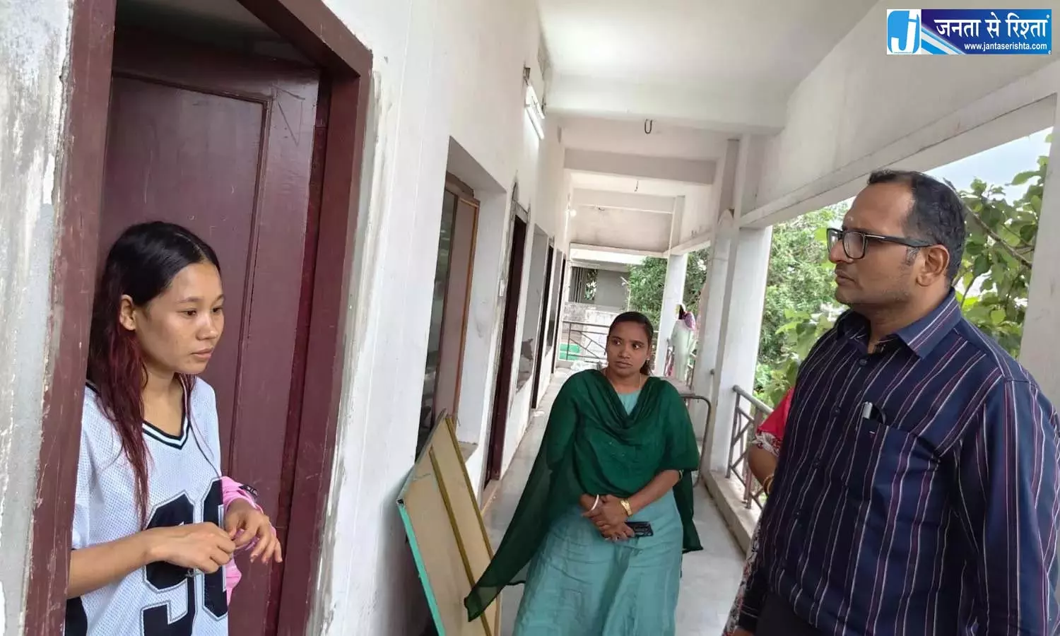 Andhra और नॉर्थ-ईस्ट के छात्रों के बीच झड़प के बाद काकीनाडा के कलेक्टर ने नर्सिंग हॉस्टल का दौरा किया Andhra और नॉर्थ-ईस्ट के छात्रों के बीच झड़प के बाद काकीनाडा के कलेक्टर ने नर्सिंग हॉस्टल का दौरा किया