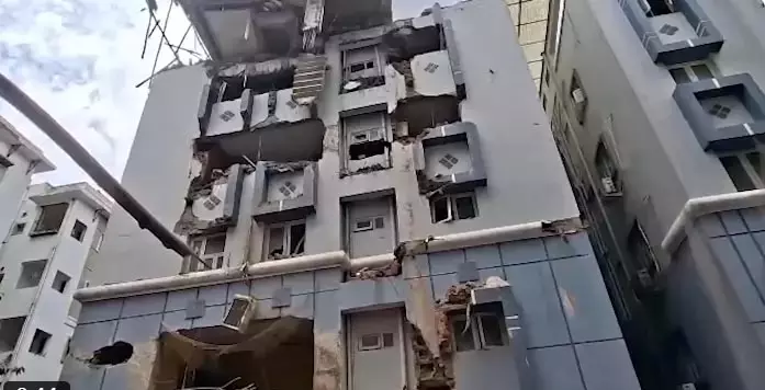 Telangana: अंजैया नगर में इमारत गिरने के मामले में बिल्डरों पर आपराधिक केस चल सकता है Telangana: अंजैया नगर में इमारत गिरने के मामले में बिल्डरों पर आपराधिक केस चल सकता है