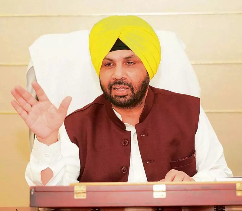 Bathinda रोड गुणवत्ता पर सियासी विवाद Bathinda रोड गुणवत्ता पर सियासी विवाद