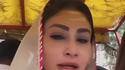 सावन में काशी विश्वनाथ पहुंचीं मौनी रॉय, किया पूजन सावन में काशी विश्वनाथ पहुंचीं मौनी रॉय, किया पूजन