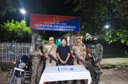 मणिपुर में सुरक्षा बलों ने 8 उग्रवादियों को पकड़ा, एनआईए केस का भगोड़ा भी शामिल मणिपुर में सुरक्षा बलों ने 8 उग्रवादियों को पकड़ा, एनआईए केस का भगोड़ा भी शामिल