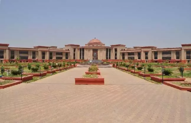 छत्तीसगढ़ हाईकोर्ट सख्त: नाबालिग आत्महत्या केस में पूर्व एसपी तलब छत्तीसगढ़ हाईकोर्ट सख्त: नाबालिग आत्महत्या केस में पूर्व एसपी तलब