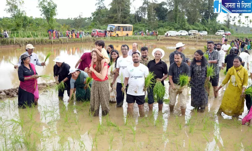 मानियांगोडे के कोक्कुझी खेत में रंग जमा कंबलानट्टी उत्सव मानियांगोडे के कोक्कुझी खेत में रंग जमा कंबलानट्टी उत्सव