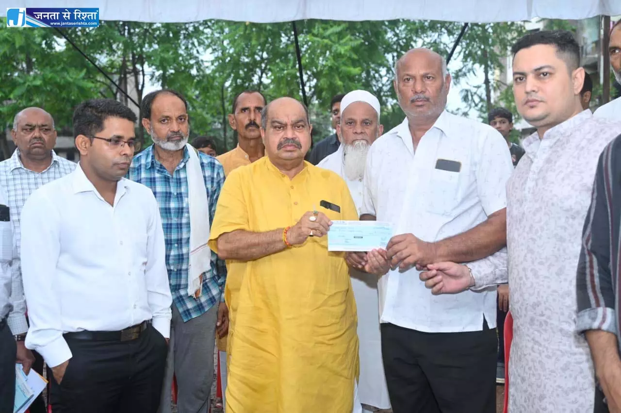 ब्लू वाटर हादसा: साय सरकार ने आदिल के परिवार को 4 लाख की आर्थिक सहायता दी, विधायक पुरंदर मिश्रा पहुंचे ब्लू वाटर हादसा: साय सरकार ने आदिल के परिवार को 4 लाख की आर्थिक सहायता दी, विधायक पुरंदर मिश्रा पहुंचे
