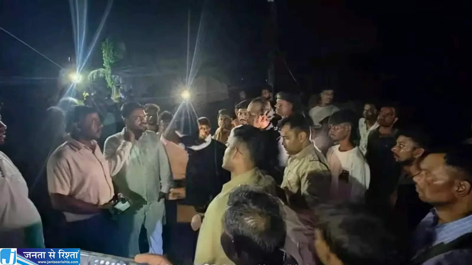 जामताड़ा में धार्मिक विवाद ने पकड़ा तूल पुलिस ने संभाला मोर्चा जामताड़ा में धार्मिक विवाद ने पकड़ा तूल पुलिस ने संभाला मोर्चा