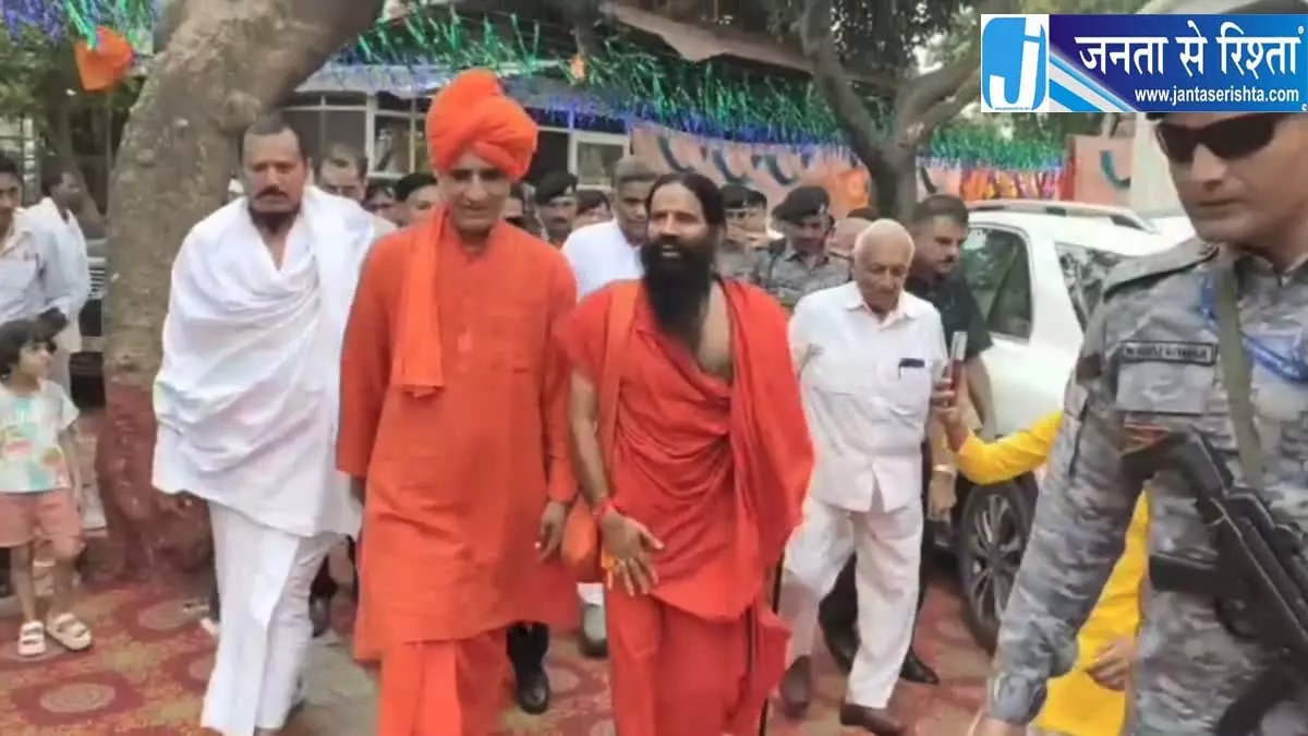 बाबा रामदेव का राहुल गांधी पर निशाना, बोले पीएम बनना है तो जनता के वोट से बनें, अराजकता से नहीं बाबा रामदेव का राहुल गांधी पर निशाना, बोले पीएम बनना है तो जनता के वोट से बनें, अराजकता से नहीं