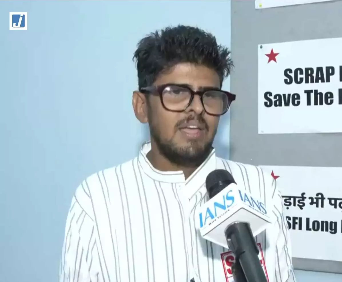 झारखंड छात्र प्रदर्शन पर SFI का हमला, लाठीचार्ज को बताया तानाशाही रवैया झारखंड छात्र प्रदर्शन पर SFI का हमला, लाठीचार्ज को बताया तानाशाही रवैया