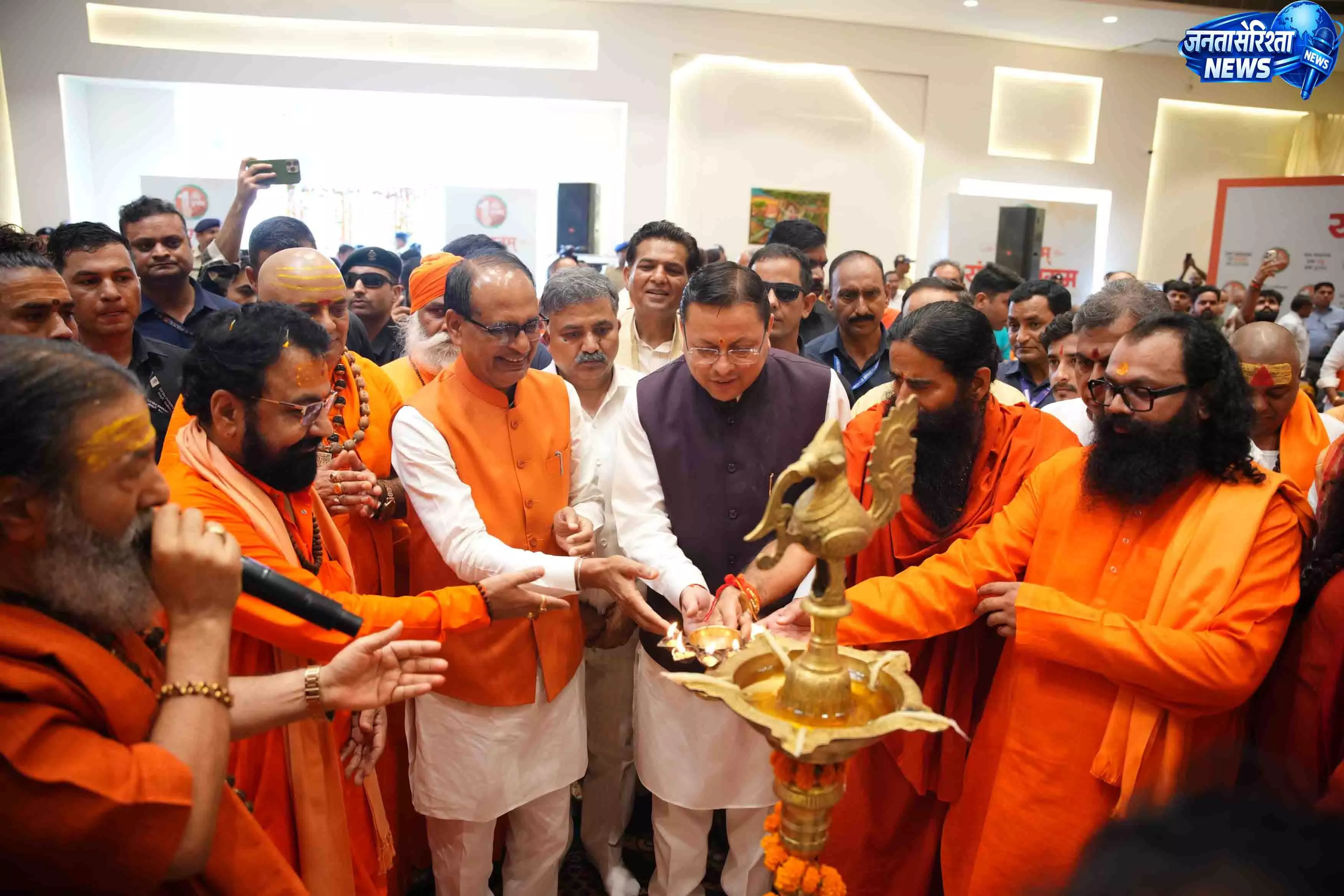 एक राष्ट्र-एक चुनाव पर संवाद में शामिल हुए शिवराज सिंह चौहान और पुष्कर सिंह धामी एक राष्ट्र-एक चुनाव पर संवाद में शामिल हुए शिवराज सिंह चौहान और पुष्कर सिंह धामी