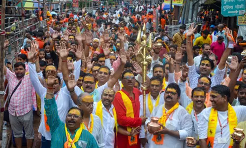 सावन के आखिरी सोमवार पर शिवालयों में श्रद्धालुओं का सैलाब सावन के आखिरी सोमवार पर शिवालयों में श्रद्धालुओं का सैलाब