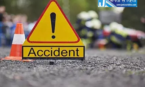 Delhi में IP फ्लाईओवर पर ट्रक की टक्कर से बाइकर की मौत Delhi में IP फ्लाईओवर पर ट्रक की टक्कर से बाइकर की मौत