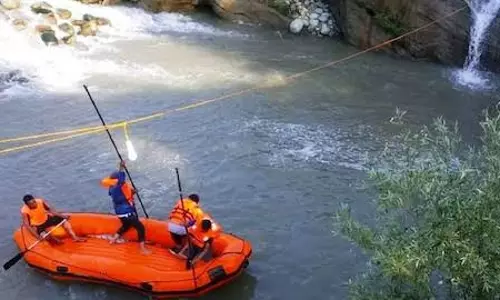 Ganderbal: गांदरबल में नल्ला सिंध में किशोर के डूबने की घटना, रेस्क्यू ऑपरेशन जारी Ganderbal: गांदरबल में नल्ला सिंध में किशोर के डूबने की घटना, रेस्क्यू ऑपरेशन जारी